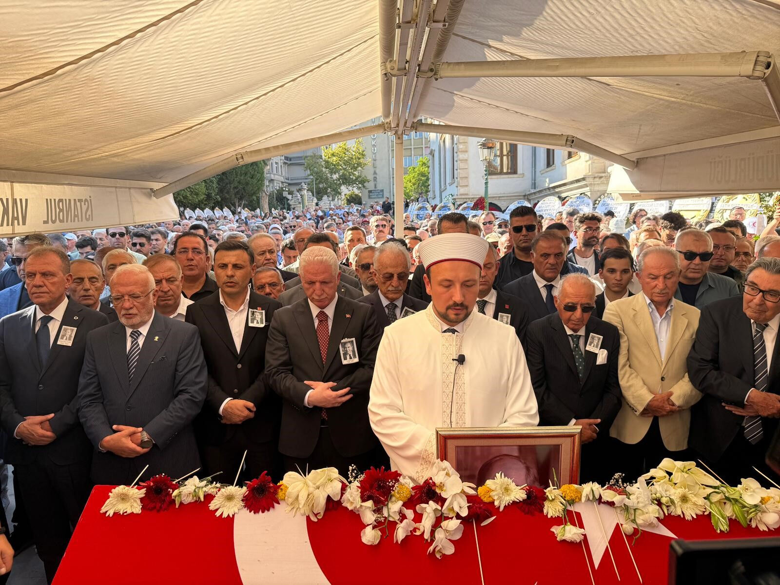 Eski CHP Genel Başkanı Altan Öymen son yolculuğuna uğurlandı Eski CHP Genel Başkanı Altan Öymen son yolculuğuna uğurlandı - 2. Resim