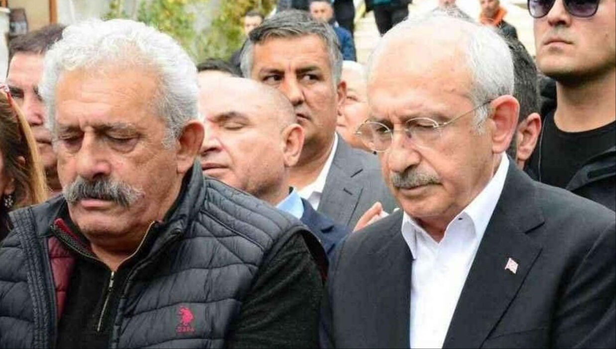 Kılıçdaroğlu'nun acı günü! İkizini kendi elleriyle toprağa verdi Kılıçdaroğlu'nun acı günü! İkizini kendi elleriyle toprağa verdi - 1. Resim