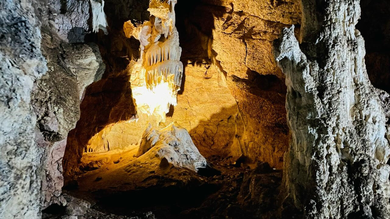 Maviliğin ortasındaki gizeme akın ettiler! Keşiş Mağarası turistlerin ilgi odağı oldu - 7. Resim