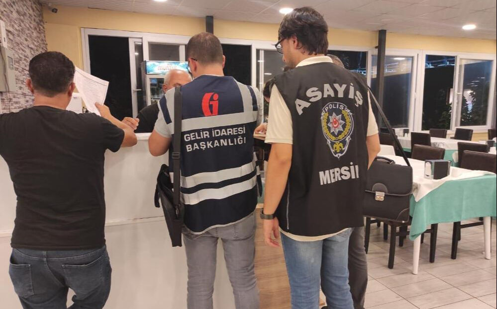 Mersin'de ekipler sahaya indi, işletmelere ceza yağdı! Mersin'de ekipler sahaya indi, işletmelere ceza yağdı! - 1. Resim