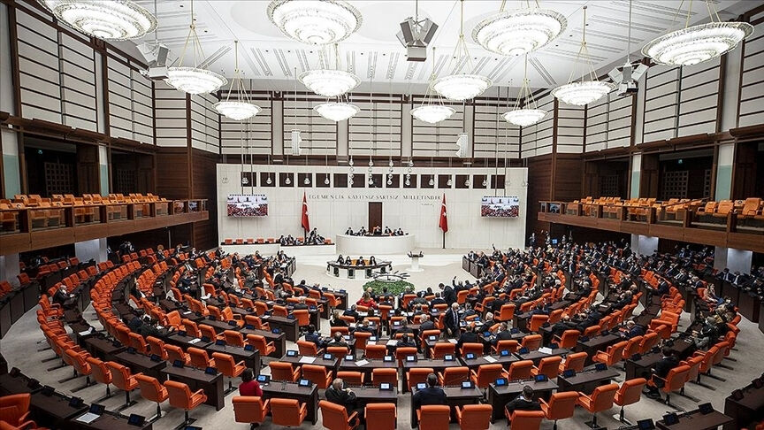 Peş peşe istifalar dengeleri değiştirdi! Meclis'te hangi partinin kaç milletvekili var? Peş peşe istifalar dengeleri değiştirdi! Meclis'te hangi partinin kaç milletvekili var? - 2. Resim