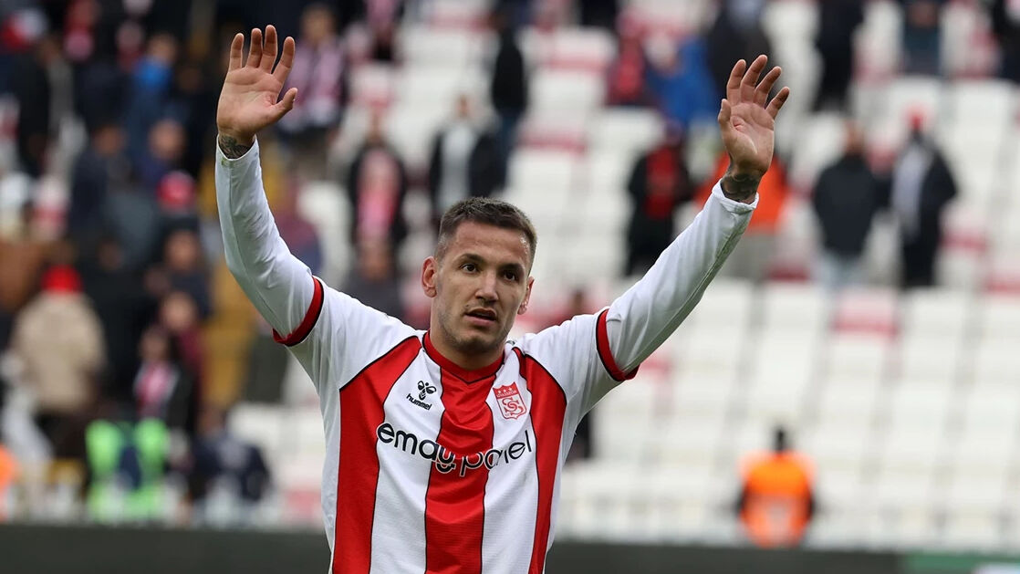 Rey Manaj, Al Sharjah yolcusu! Sivasspor'la vedaya hazırlanıyor Rey Manaj, Al Sharjah yolcusu! Sivasspor'la vedaya hazırlanıyor - 1. Resim