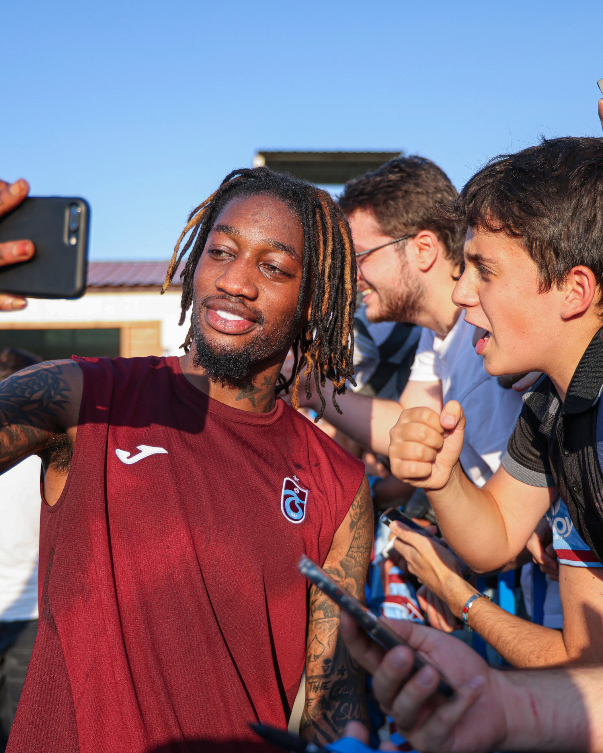 Trabzonspor'da hazırlıklar sürüyor! Taraftardan kampa yoğun ilgi Trabzonspor'da hazırlıklar sürüyor! Taraftardan kampa yoğun ilgi - 4. Resim