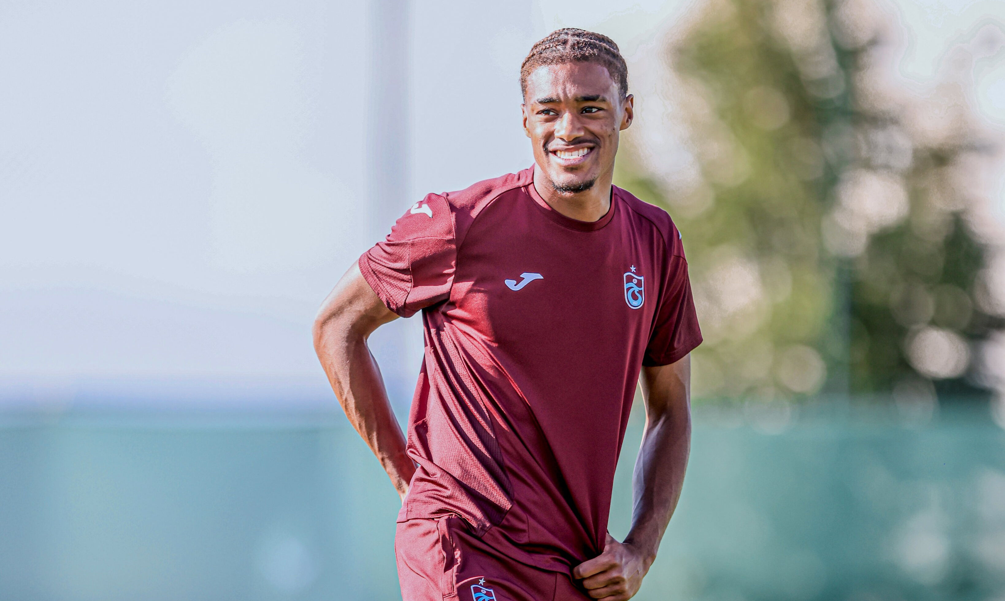Trabzonspor'da hazırlıklar sürüyor! Taraftardan kampa yoğun ilgi Trabzonspor'da hazırlıklar sürüyor! Taraftardan kampa yoğun ilgi - 2. Resim