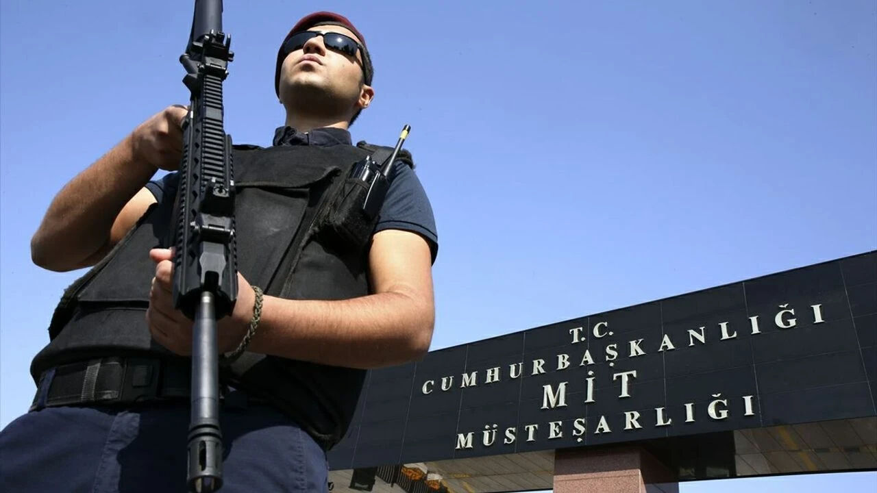 Türk istihbaratı kurtardı! Suriye Cumhurbaşkanı Ahmed Şara'ya 3 suikast girişimi Türk istihbaratı kurtardı! Suriye Cumhurbaşkanı Ahmed Şara'ya 3 suikast girişimi - 1. Resim
