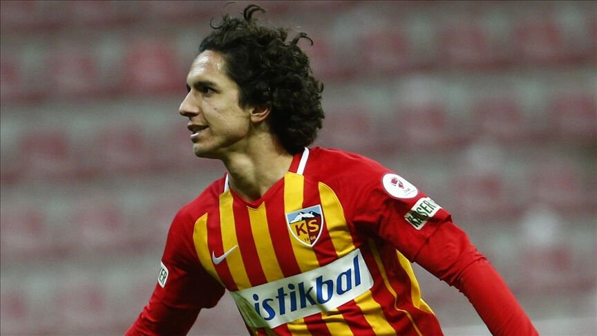 21 yaşında Barcelona'dan TFF 1. Lig'e uzanan yolculuk! Fenerbahçe'den 4'üncü defa ayrıldı 21 yaşında Barcelona'dan 2. Lig'e uzanan yolculuk! Fenerbahçe'den 4'üncü defa ayrıldı - 2. Resim