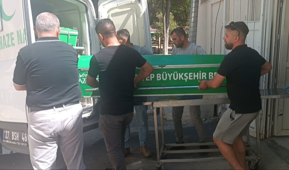 Allah böyle ölüm vermesin! Boynuna bornoz ipi dolandı, 6 yaşındaki Özlem hayatını kaybetti Allah böyle ölüm vermesin! Boynuna bornoz ipi dolandı, 6 yaşındaki Özlem hayatını kaybetti - 2. Resim