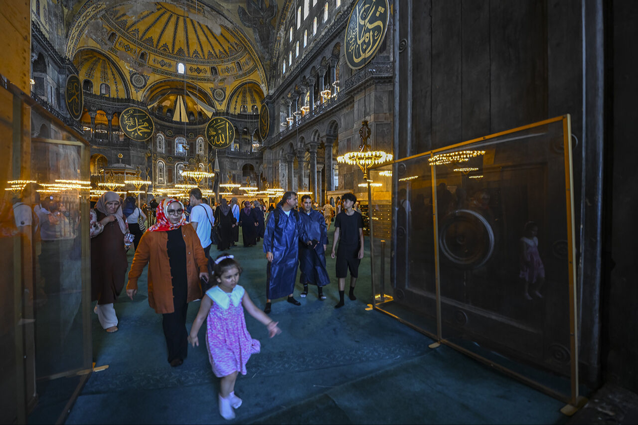 Artık uzun kuyruklar görülmüyor! Ayasofya Camii yapay zeka sistemiyle korunuyor Artık uzun kuyruklar görülmüyor! Ayasofya Cami yapay zeka sistemiyle korunuyor - 1. Resim