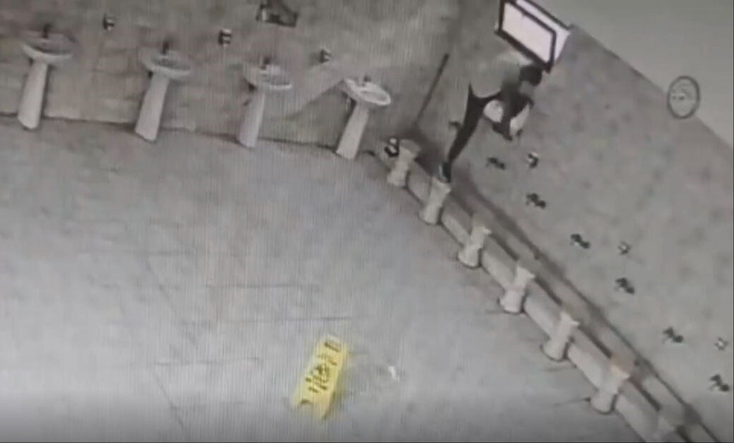 Cami musluklarını tekmelemişti, yakayı ele verdi - 1. Resim