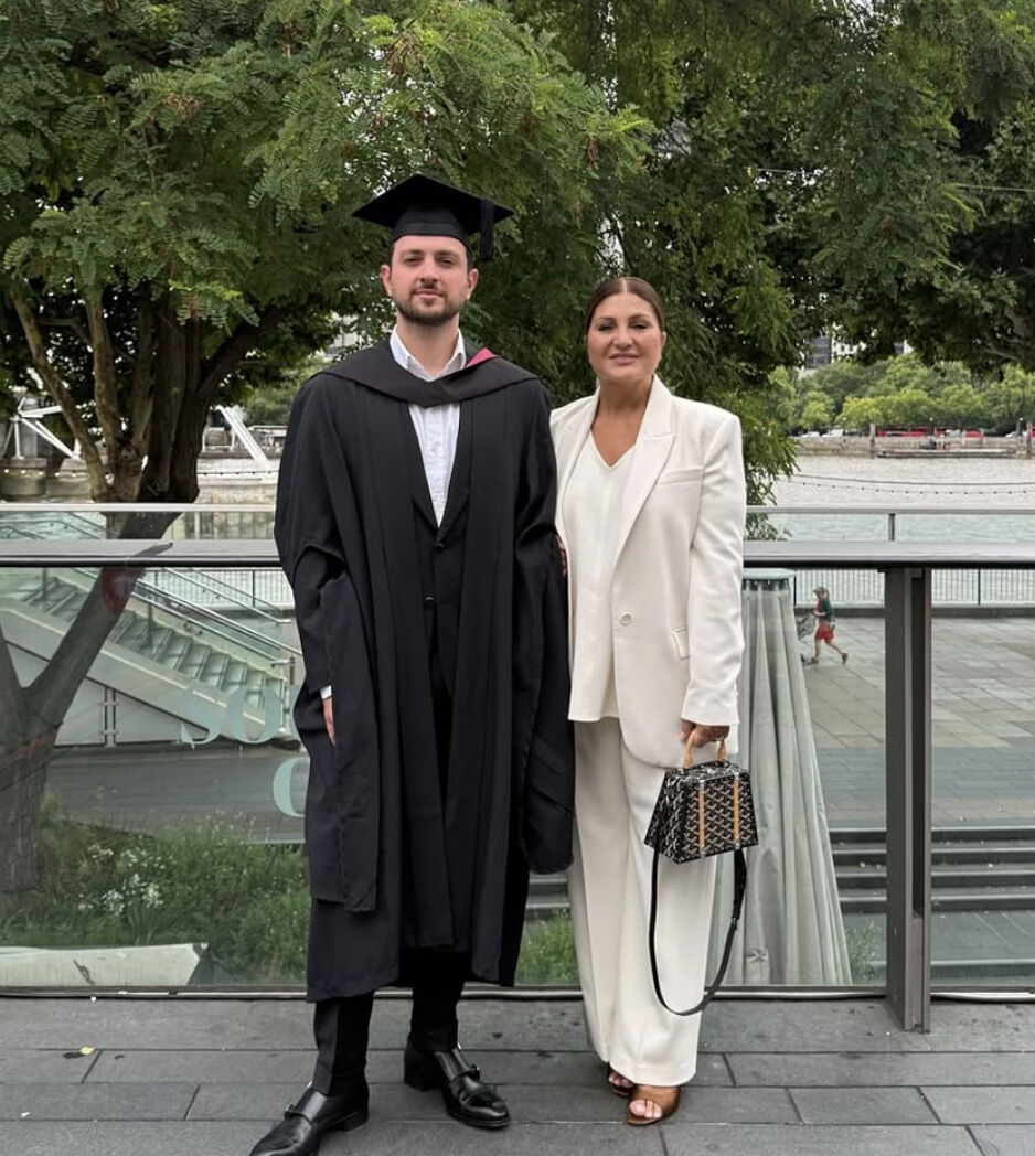 Emir Aksüt kaç yaşında, ne iş yapıyor? Sibel Can’ın Oğlu Emir Aksüt gündemde Emir Aksüt kaç yaşında, ne iş yapıyor? Sibel Can’ın Oğlu Emir Aksüt gündemde - 1. Resim