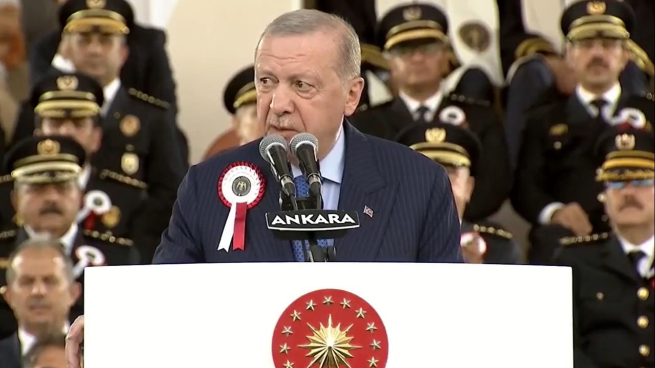 Erdoğan'dan muhalefete 'yolsuzluk' tepkisi: Rüşvetçileri temizlemek yerine polisi hedef gösteriyorlar - Gündem