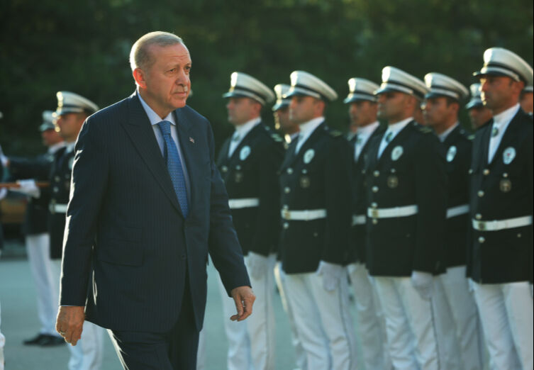 Erdoğan'dan Özgür Özel'e 'kumpas' resti: Madem elinde 32 saatlik video kaydı var, versene mahkemeye! Erdoğan'dan Özgür Özel'e 'kumpas' resti: Madem elinde 32 saatlik video kaydı var, versene mahkemeye! - 3. Resim