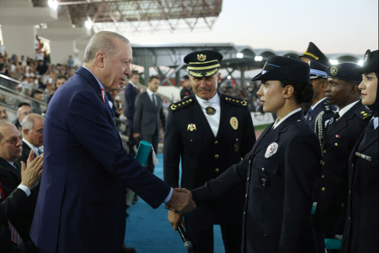 Erdoğan'dan Özgür Özel'e 'kumpas' resti: Madem elinde 32 saatlik video kaydı var, versene mahkemeye! Erdoğan'dan Özgür Özel'e 'kumpas' resti: Madem elinde 32 saatlik video kaydı var, versene mahkemeye! - 4. Resim