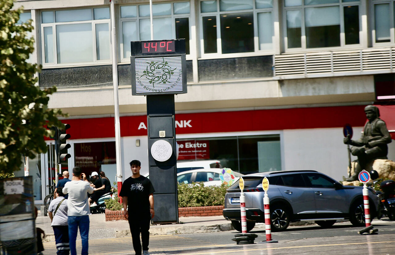 Fön rüzgarları başladı, sıcaklar dayanılmaz hale geldi... Termometreler patlama noktasında Fön rüzgarları başladı, sıcaklar dayanılmaz hale geldi... Termometreler patlama noktasında - 8. Resim