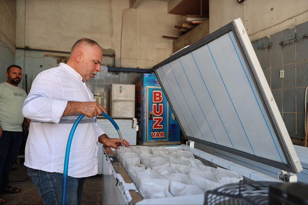 Fön rüzgarları başladı, sıcaklar dayanılmaz hale geldi... Termometreler patlama noktasında Fön rüzgarları başladı, sıcaklar dayanılmaz hale geldi... Termometreler patlama noktasında - 1. Resim