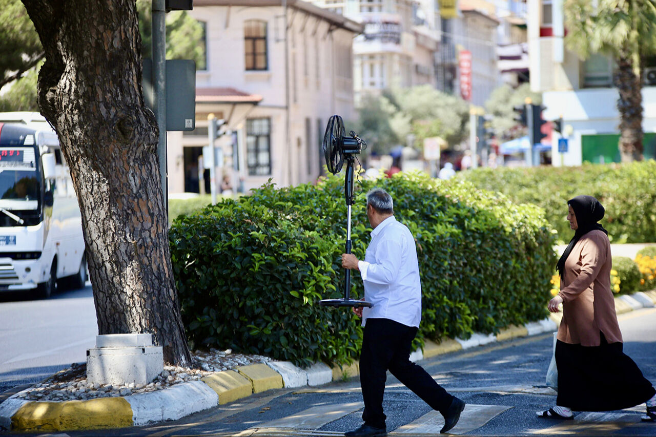 Fön rüzgarları başladı, sıcaklar dayanılmaz hale geldi... Termometreler patlama noktasında Fön rüzgarları başladı, sıcaklar dayanılmaz hale geldi... Termometreler patlama noktasında - 3. Resim