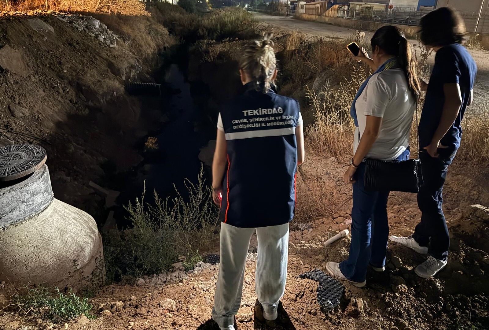 Gizemli koku Ergene'yi ayağa kaldırdı! Ekipler her taşın altına baktı Gizemli koku ilçeyi ayağa kaldırdı! Ekipler her taşın altına baktı - 2. Resim