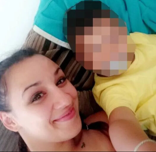 İngiltere’de akılalmaz olay! Çocuğunun bavuluna uyuşturucu sakladı: Kıskıvrak yakalandı İngiltere’de akılalmaz olay! Çocuğunun bavuluna uyuşturucu sakladı: Kıskıvrak yakalandı - 1. Resim