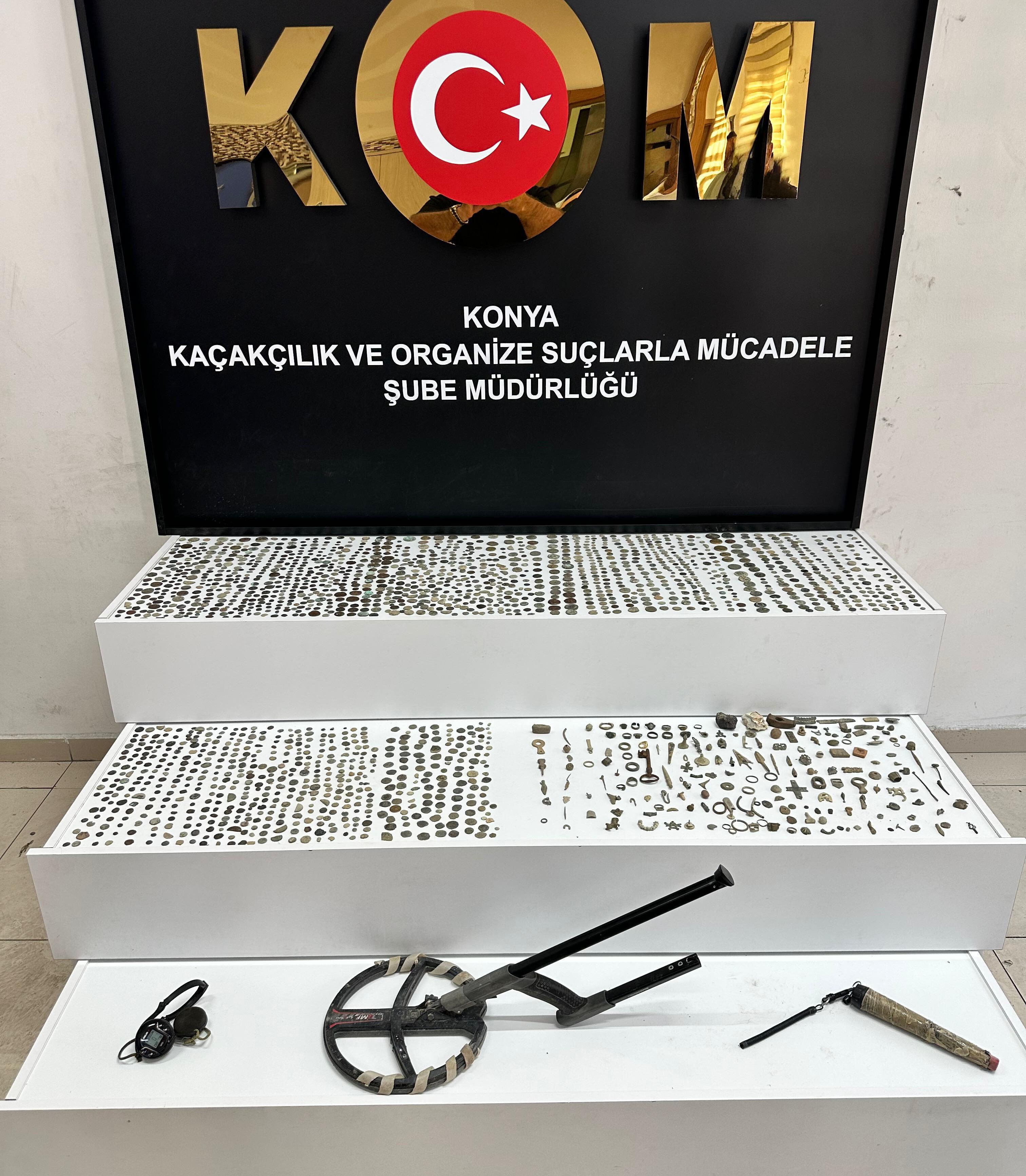 Kaçakçılara tarihi operasyon: 2 bin 108 parça eser bulundu Kaçakçılara tarihi operasyon: 2 bin 108 parça eser bulundu - 1. Resim