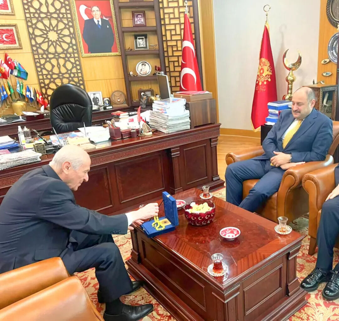 Kasım Gülpınar’dan Bahçeli’ye dikkat çeken ziyaret! Kasım Gülpınar’dan Bahçeli’ye dikkat çeken ziyaret! - 1. Resim