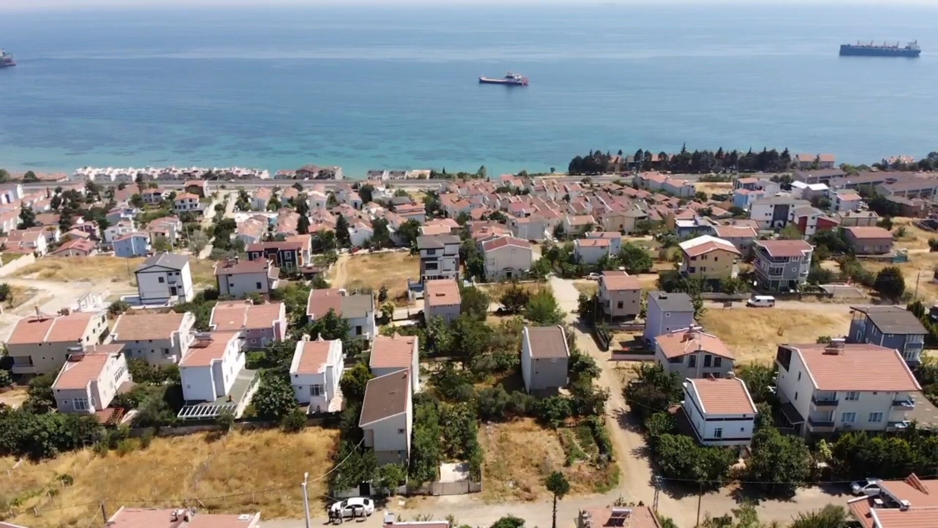 Marmaraereğlisi'nde milyonluk yazlıklar tek tek terk edildi: Sebebi vatandaşı sokağa döktü!  Marmaraereğlisi'nde milyonluk yazlıklar tek tek terk edildi: Sebebi vatandaşı sokağa döktü!