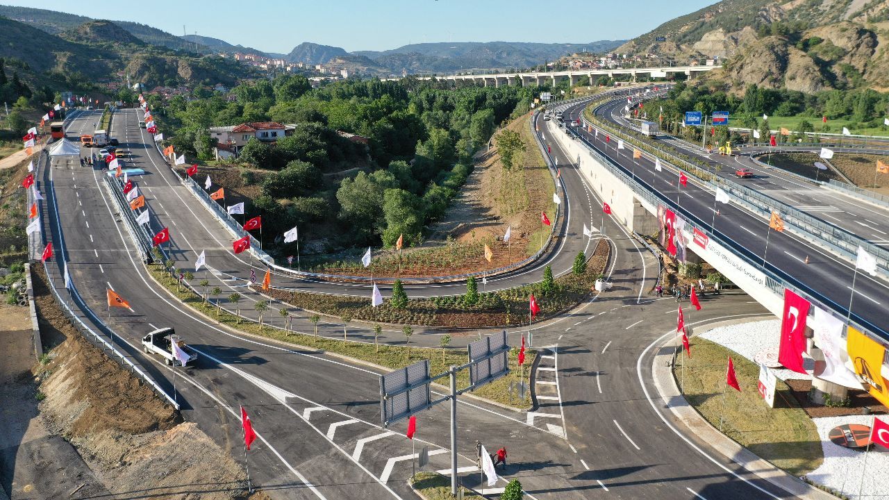 Mekece-Bilecik-Bozüyük yolu neden kapalı, ne zaman açılacak? KGM alternatif yolları paylaştı Mekece-Bilecik-Bozüyük yolu neden kapalı, ne zaman açılacak? KGM alternatif yolları paylaştı