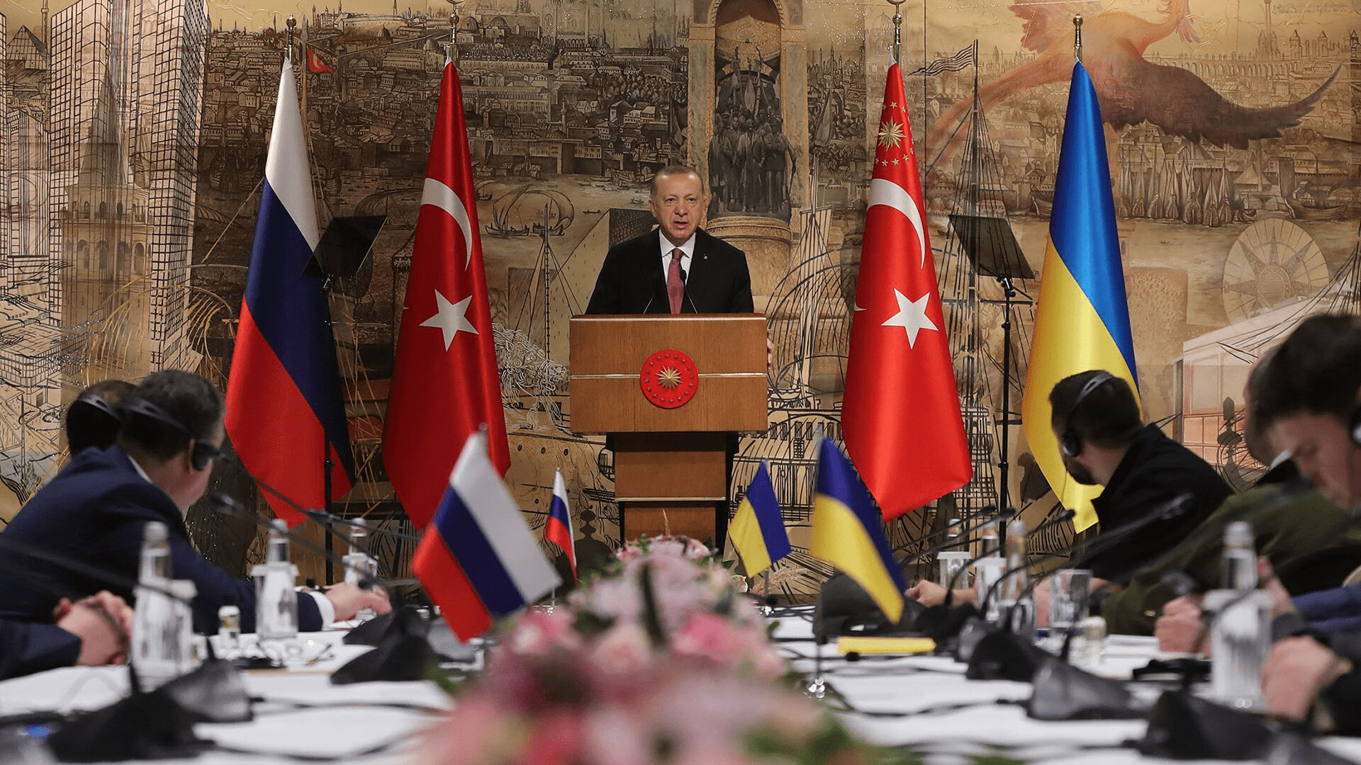 Rusya-Ukrayna müzakerelerinin üçüncü turu İstanbul'da başlıyor Rus heyetine önceki görüşmelerde olduğu gibi, Putin'in Yardımcısı Vladimir Medinsky başkanlık edecek. Heyet, Dışişleri Bakan Yardımcısı Mihail Galuzin, Rusya Silahlı Kuvvetleri Genelkurmay Başkanı Igor Kostyukov ve Savunma Bakan Yardımcısı Aleksandr Fomin'den oluşacak.
