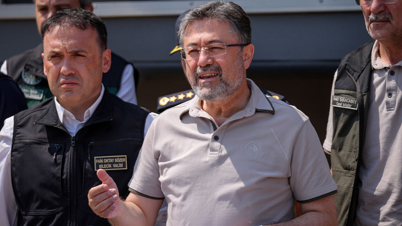 Sakarya, Bilecik, Eskişehir, Urla... Yangın yeniden alevlendi: Evler tahliye edildi, yol kapatıldı! Sakarya, Bilecik, Eskişehir, Urla... Bakan Yumaklı yangınlardaki son durumu açıkladı - 1. Resim