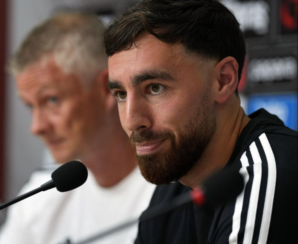 Sözleşmeye imza atalı daha 10 gün oldu! Basın toplantısında çok konuşulacak Beşiktaş cevabı Sözleşmeye imza atalı daha 10 gün oldu! Canlı yayında çok konuşulacak Beşiktaş cevabı - 3. Resim