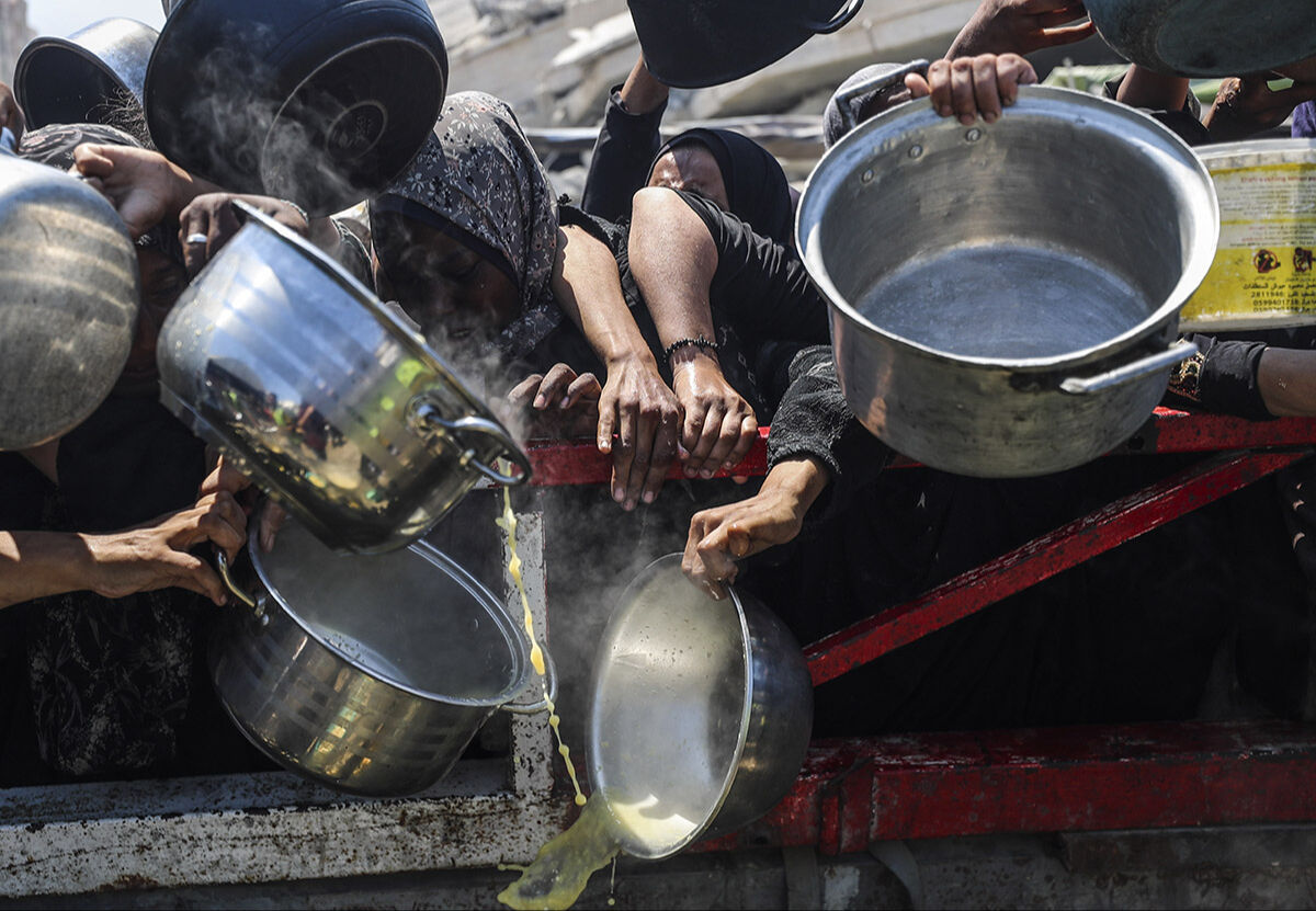 Tarihe kara leke olarak geçti... Gazze'de açlık en çok onları vurdu 500 bin çuval una ihtiyaç var! Bu fotoğraflar tarihi kara leke olarak geçti... Gazze'de açlık yürek sızlattı - 22. Resim