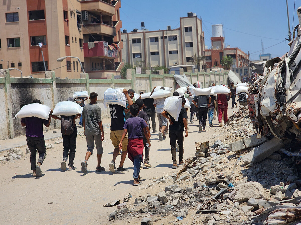 Tarihe kara leke olarak geçti... Gazze'de açlık en çok onları vurdu 500 bin çuval una ihtiyaç var! Bu fotoğraflar tarihi kara leke olarak geçti... Gazze'de açlık yürek sızlattı - 1. Resim