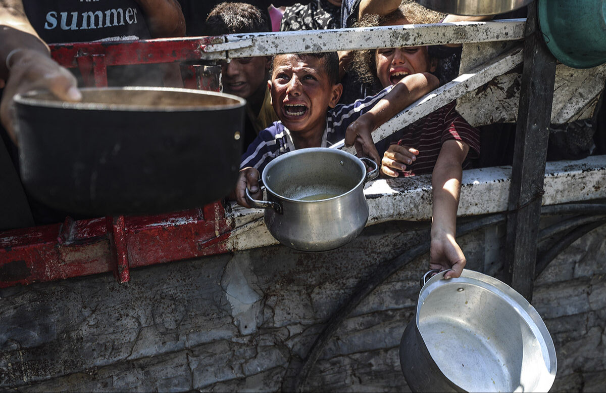 Tarihe kara leke olarak geçti... Gazze'de açlık en çok onları vurdu 500 bin çuval una ihtiyaç var! Bu fotoğraflar tarihi kara leke olarak geçti... Gazze'de açlık yürek sızlattı - 21. Resim