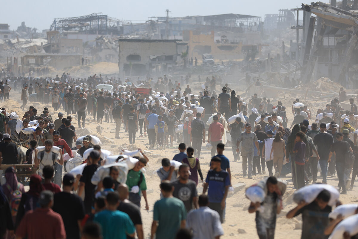 Tarihe kara leke olarak geçti... Gazze'de açlık en çok onları vurdu 500 bin çuval una ihtiyaç var! Bu fotoğraflar tarihi kara leke olarak geçti... Gazze'de açlık yürek sızlattı - 6. Resim