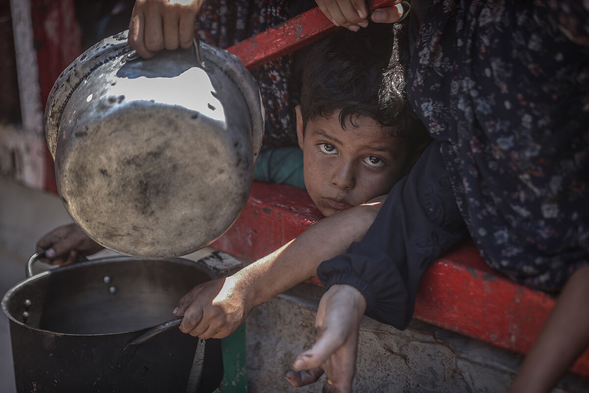 Tarihe kara leke olarak geçti... Gazze'de açlık en çok onları vurdu 500 bin çuval una ihtiyaç var! Bu fotoğraflar tarihi kara leke olarak geçti... Gazze'de açlık yürek sızlattı - 19. Resim