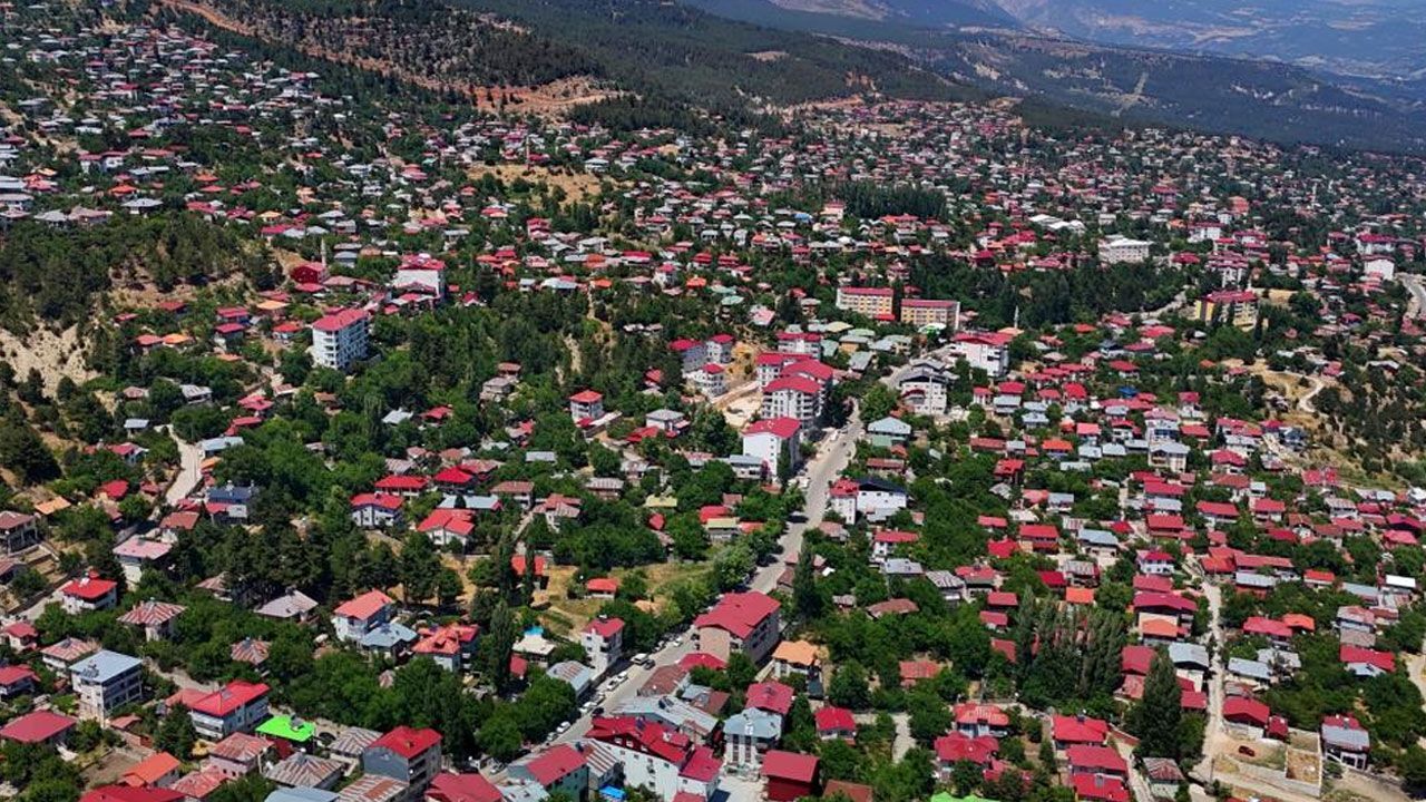 Adana&#039;nın sıcağından Pozantı&#039;ya kaçtılar! 20 bin kişinin yaşadığı ilçede nüfus 450 bine çıktı