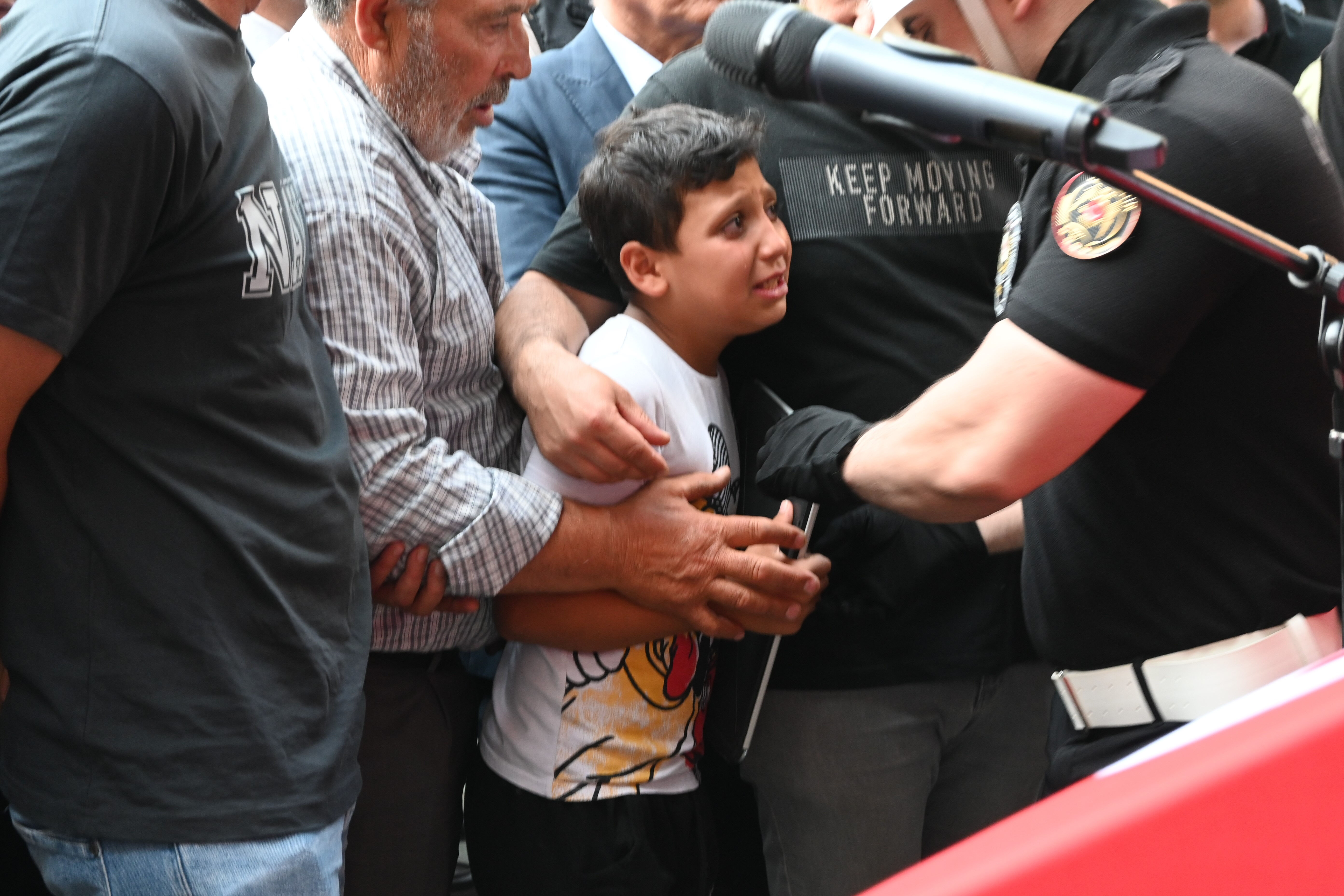 “Baba, ben sensiz ne yapacağım?” Orman yangını şehidinin oğlundan yürek yakan feryat! “Baba, ben sensiz ne yapacağım?” Orman yangını şehidinin oğlundan yürek yakan feryat! - 2. Resim
