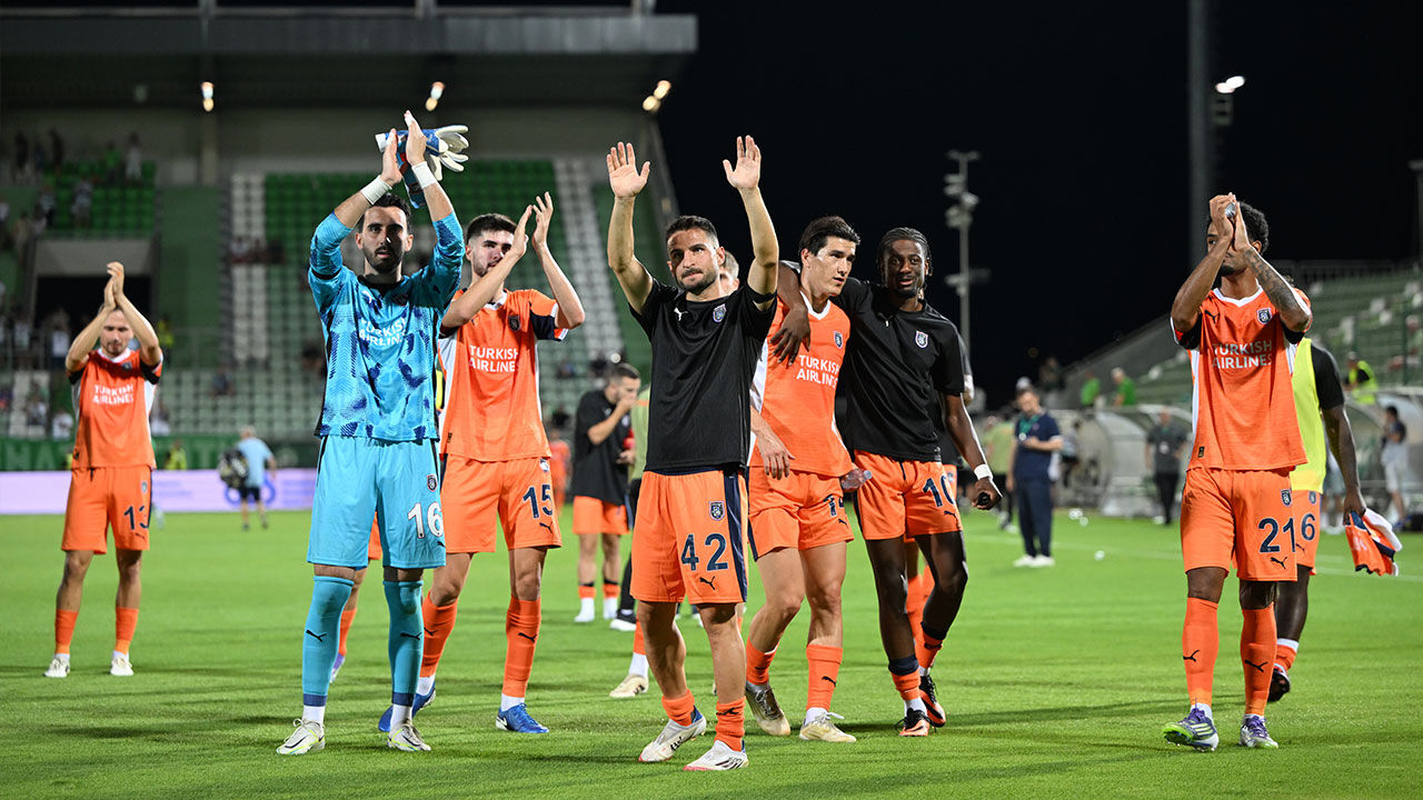 Başakşehir, Cherno More'yi deplasmanda 1-0 mağlup etti Başakşehir, Cherno More'yi deplasmanda 1-0 mağlup etti - 1. Resim