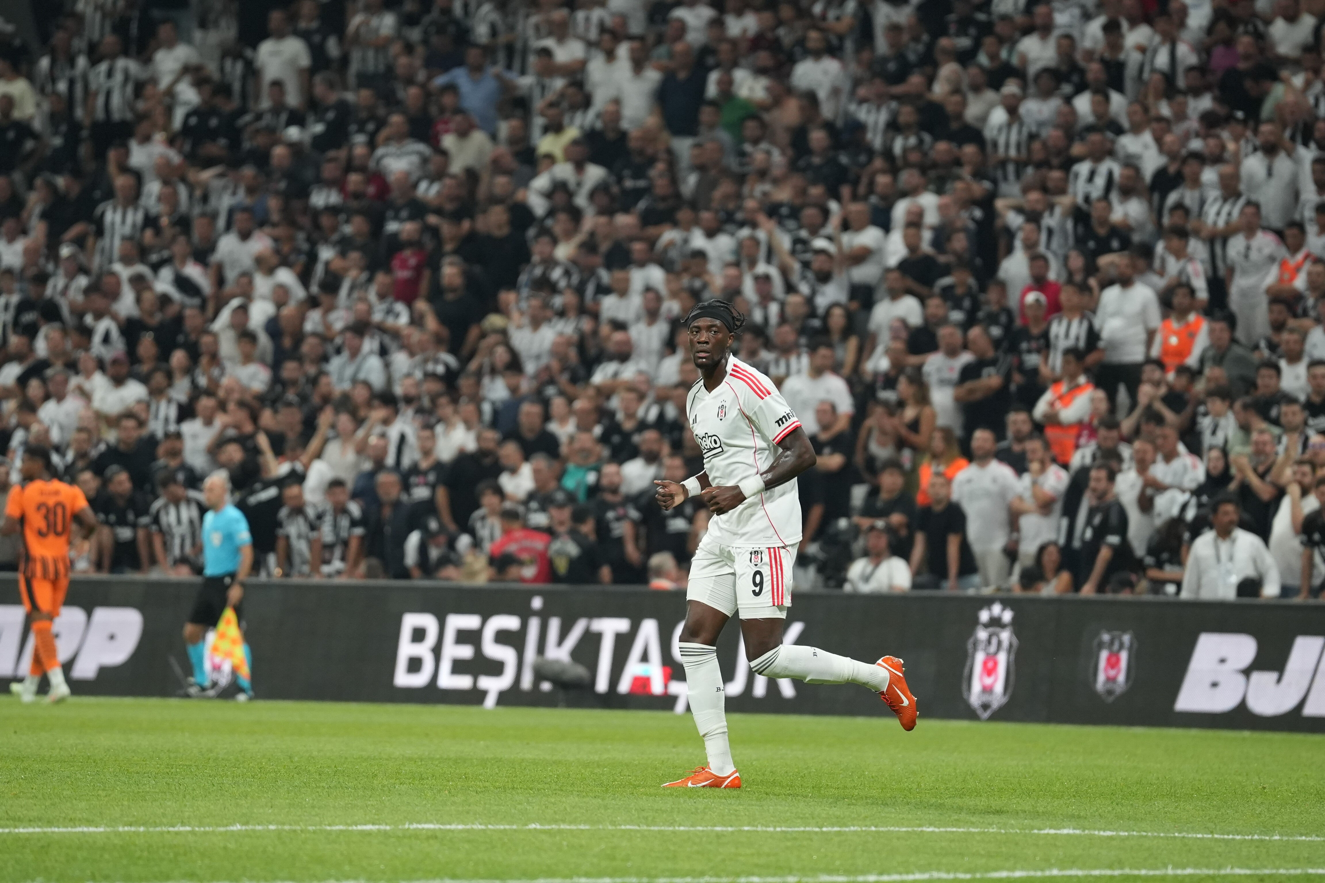 Arda Turan'lı Shakhtar uzatmada son sözü söyledi! Beşiktaş UEFA umudunu Polonya'ya bıraktı Beşiktaş Arda Turan'lı Shakhtar Donetsk ile karşı karşıya! - 2. Resim
