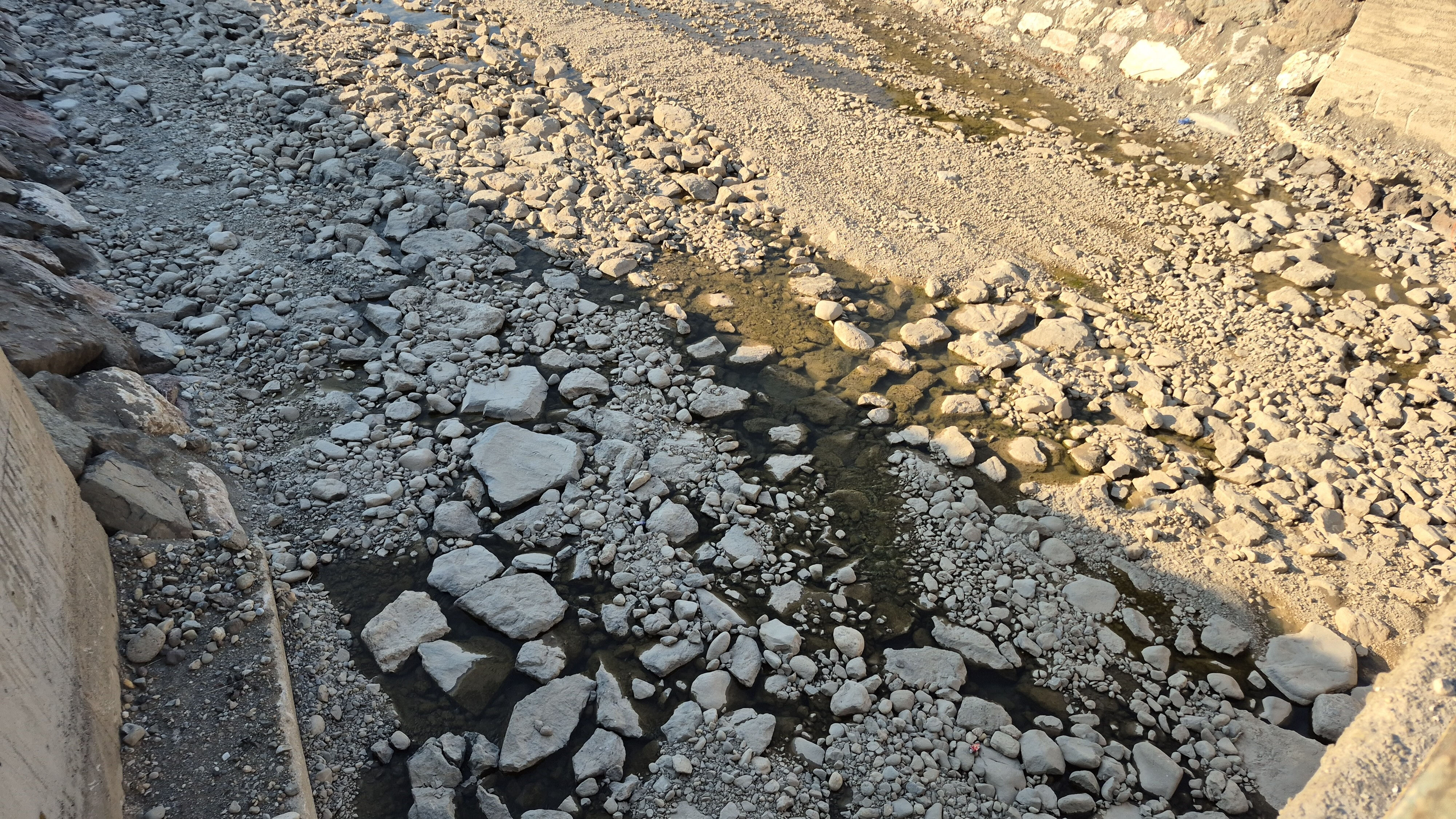 Bir kentin su ihtiyacını karşılıyordu! Baraj kurudu, belediyeden çağrı geldi Bir kentin su ihtiyacınız karşılıyordu! Baraj kurudu, belediyeden çağrı geldi - 1. Resim