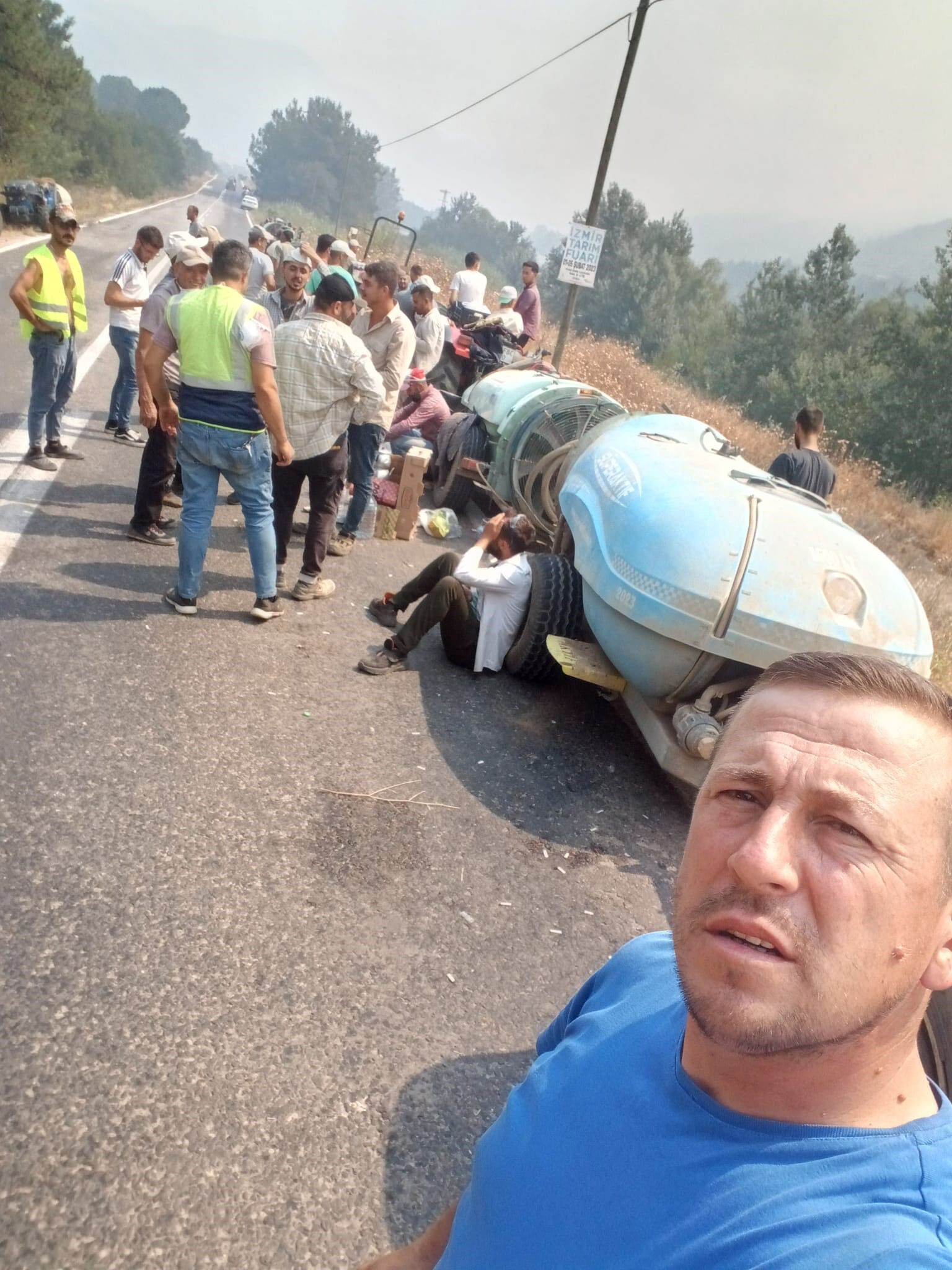 Bursalı kahraman köylüler yangına savaş açtı! Traktörleriyle alevlerin üzerine yürüdüler Bursalı kahraman köylüler yangına savaş açtı! Traktörleriyle alevlerin üzerine yürüdüler - 1. Resim