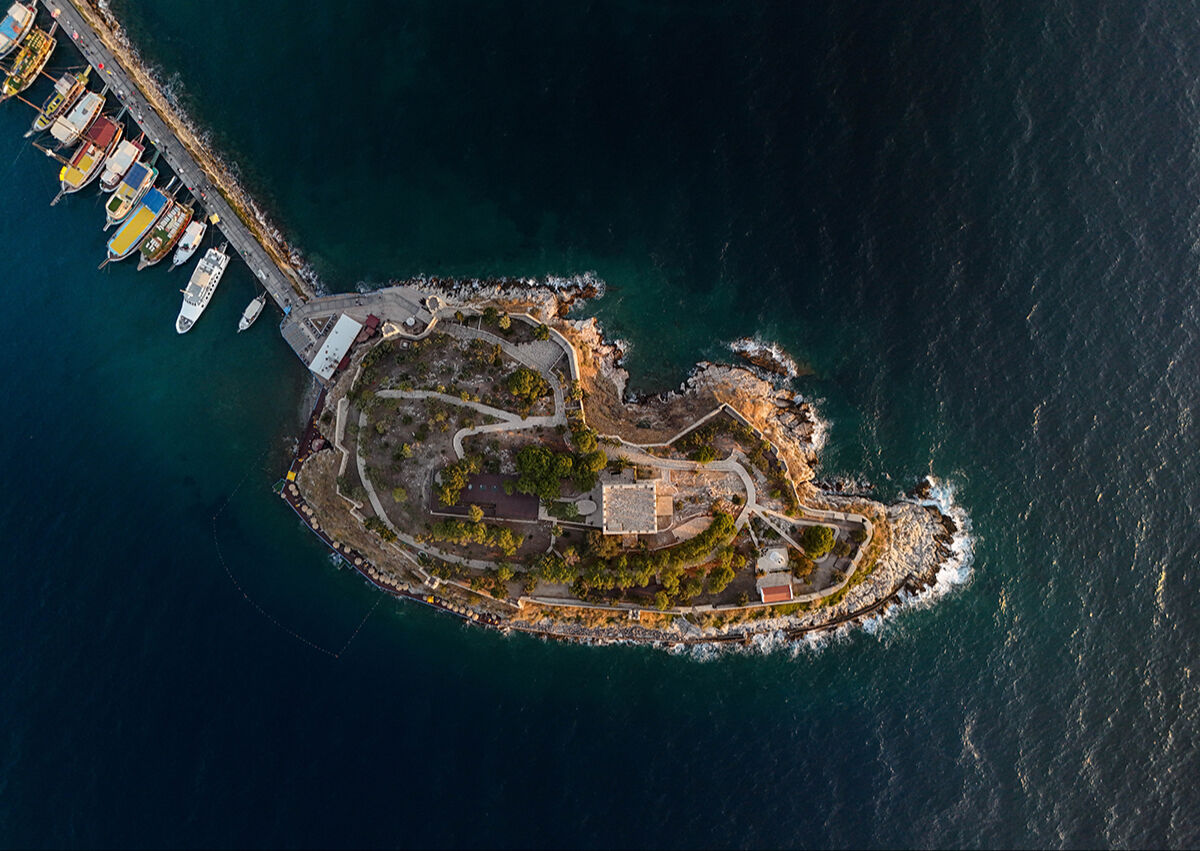 Dev gemiler ilk onu görüyor! Kuşadası'nın sembolü Barbaros'un imzasını taşıyor Dev gemiler ilk onu görüyor! Kuşadası'nın sembolü Barbaros'u imzasını taşıyor - 6. Resim