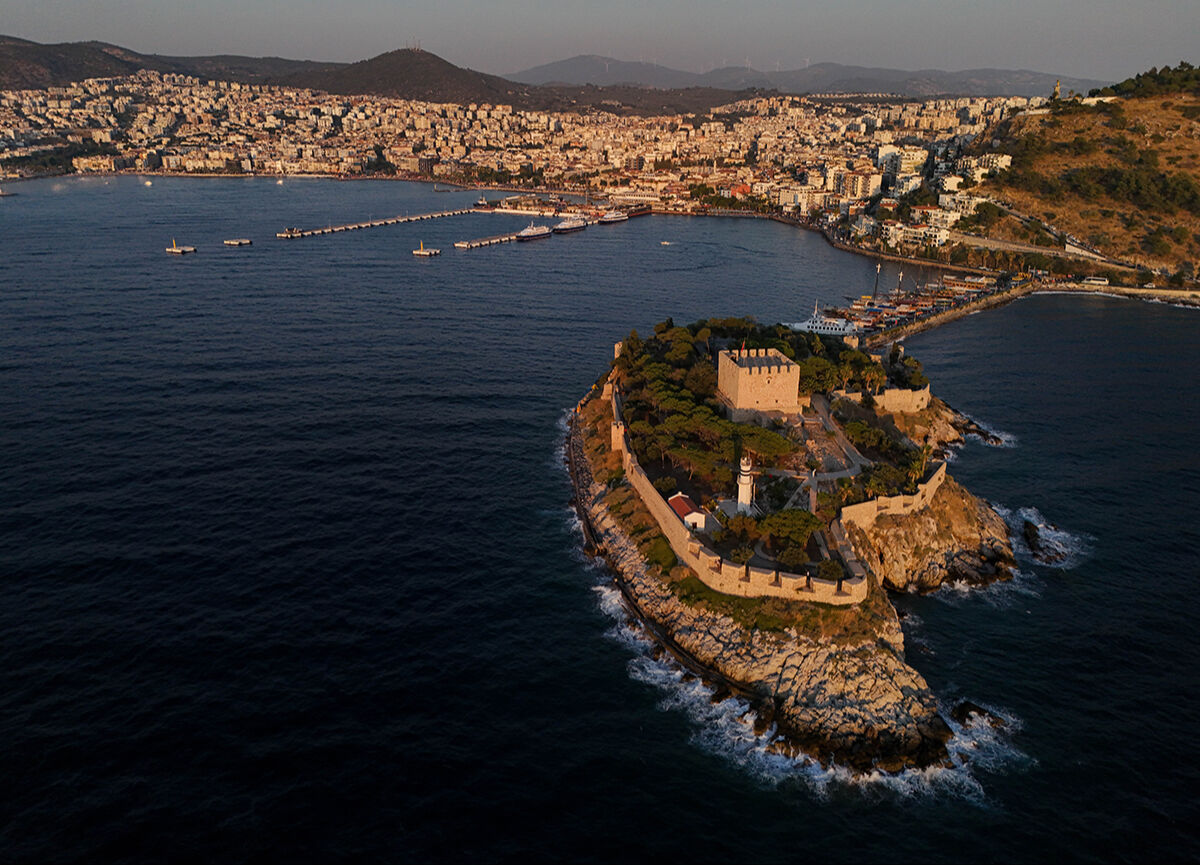 Dev gemiler ilk onu görüyor! Kuşadası'nın sembolü Barbaros'un imzasını taşıyor Dev gemiler ilk onu görüyor! Kuşadası'nın sembolü Barbaros'u imzasını taşıyor - 7. Resim
