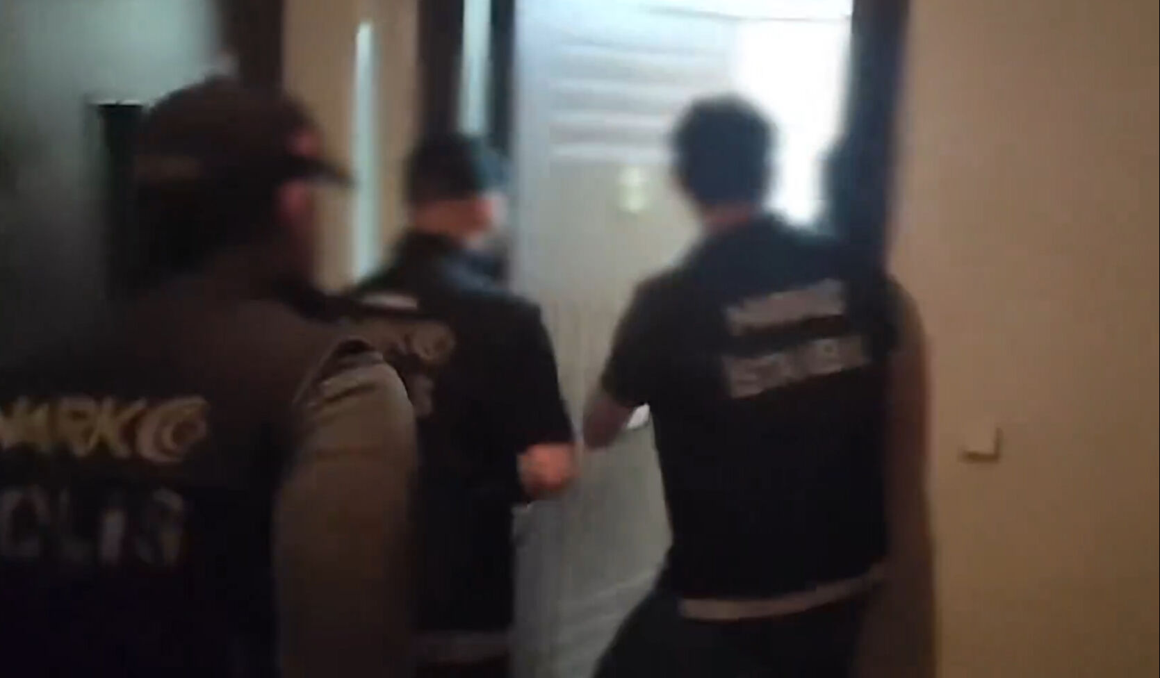 Esenyurt'ta zehir tacirlerine büyük darbe! 144 kilogram uyuşturucu ele geçti Esenyurt'ta zehir tacirlerine büyük darbe! 144 kilogram uyuşturucu ele geçti - 1. Resim