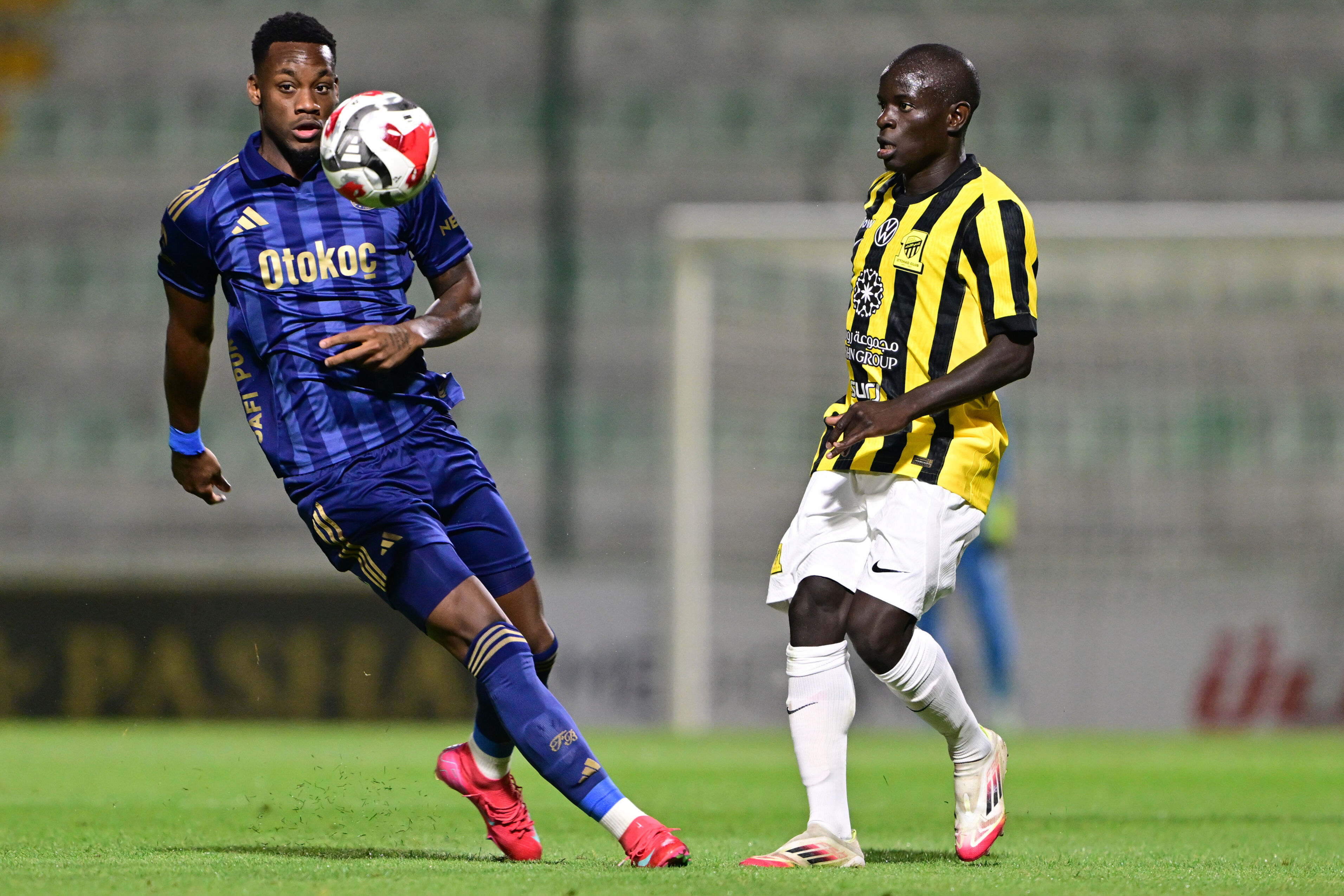 Fenerbahçe Al Ittihad'ı farkla yendi! Jhon Duran siftah yaptı Fenerbahçe Al Ittihad'ı farkla yenidi! Jhon Duran siftah yaptı - 2. Resim