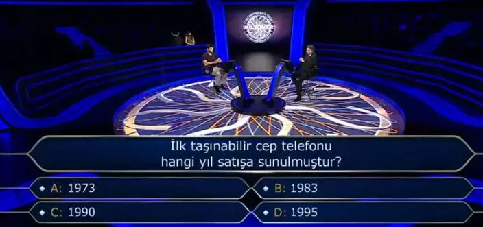 İlk taşınabilir cep telefonu hangi yıl satışa sunulmuştur? İlk taşınabilir cep telefonu hangi yıl satışa sunulmuştur? - 1. Resim