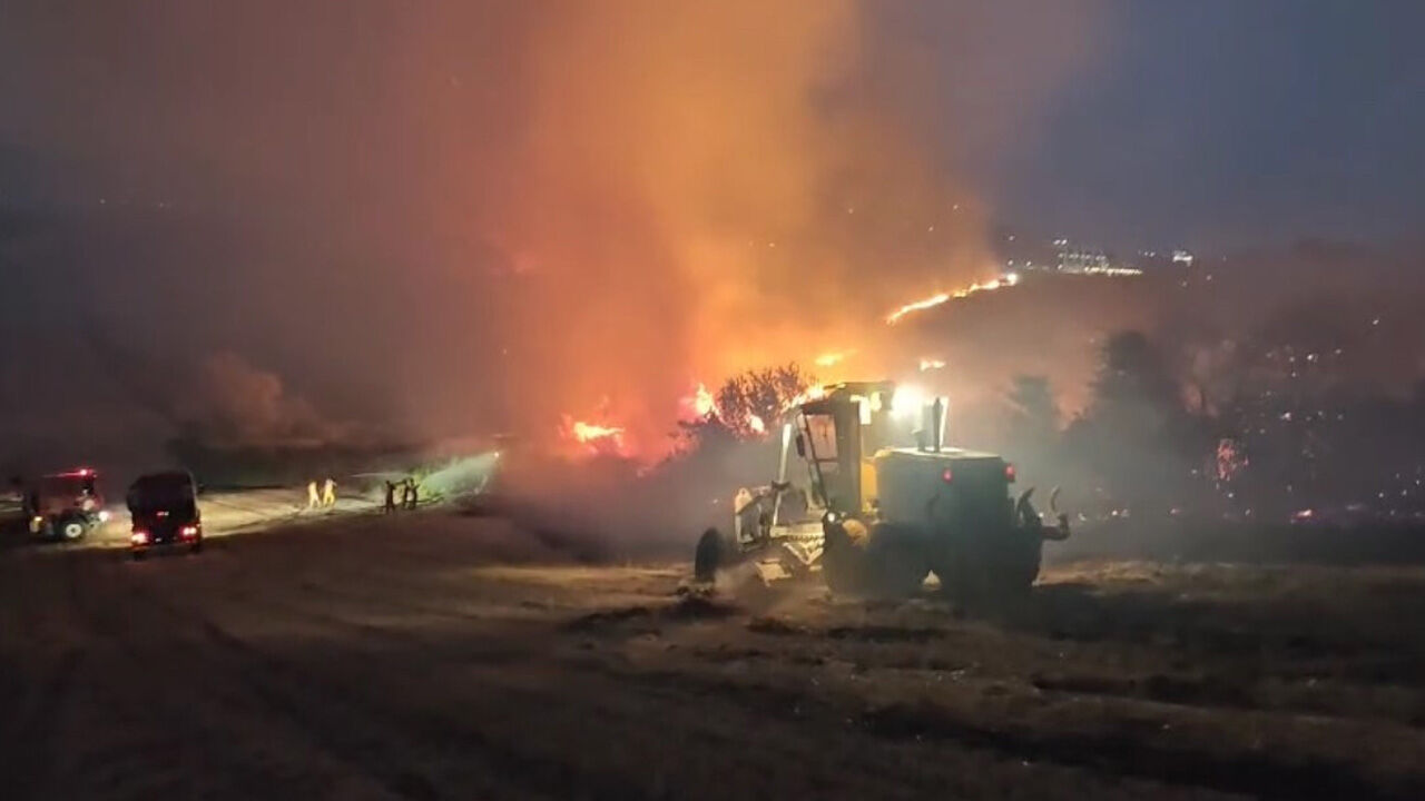 Köyler boşaltıldı, evler alevlere teslim oldu! Ciğerlerimiz yanıyor... İşte son durum Köyler boşaltıldı, evler alevlere teslim oldu! 4 kentte ciğerlerimiz yanıyor... İşte son durum - 7. Resim