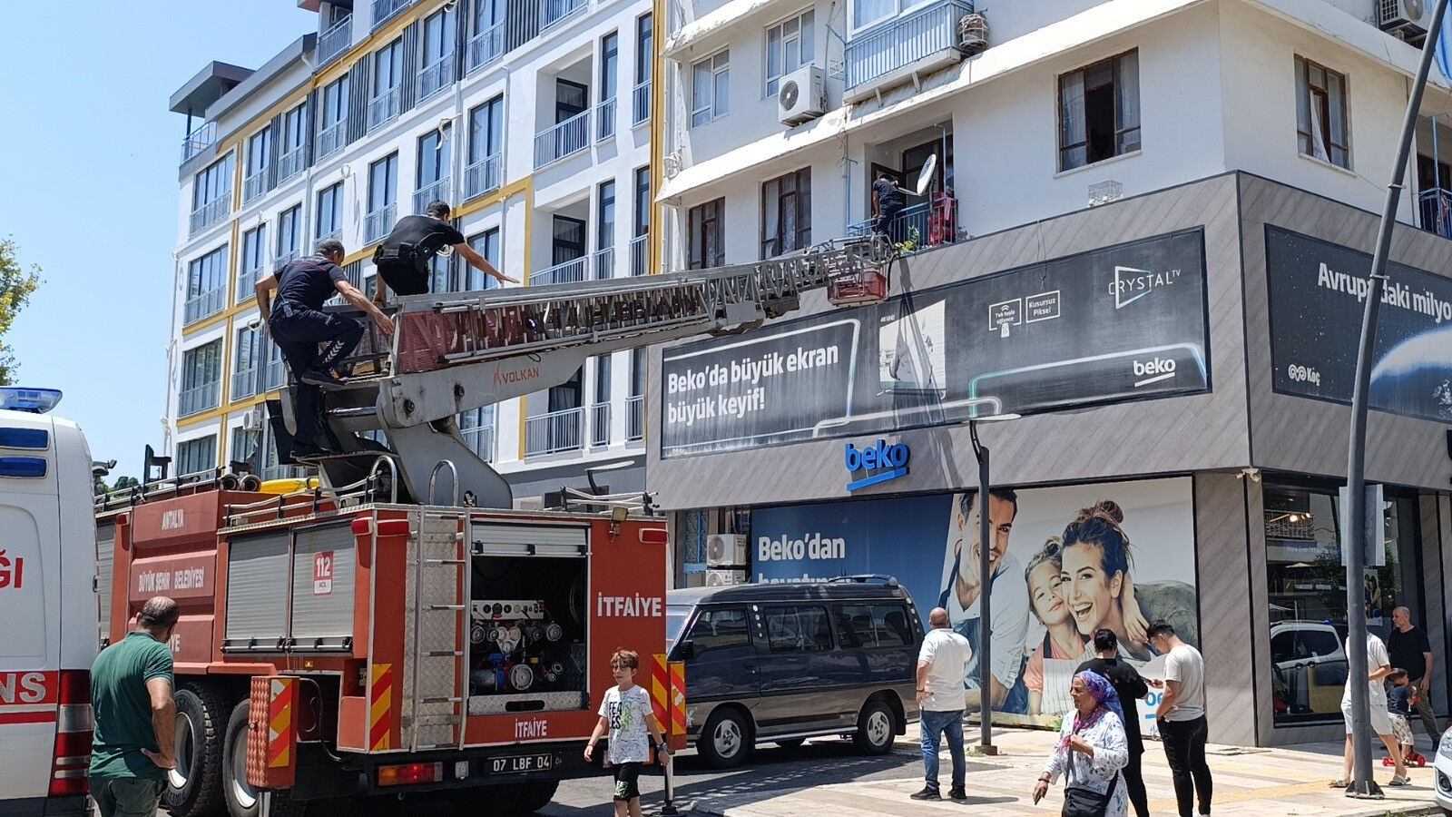 Manavgat'ı tek ihbarıyla birbirine kattı! Onlarca kişi tek bir şey için uğraştı Manavgat'ı tek ihbarıyla birbirine kattı! Onlarca kişi tek bir şey için uğraştı - 3. Resim