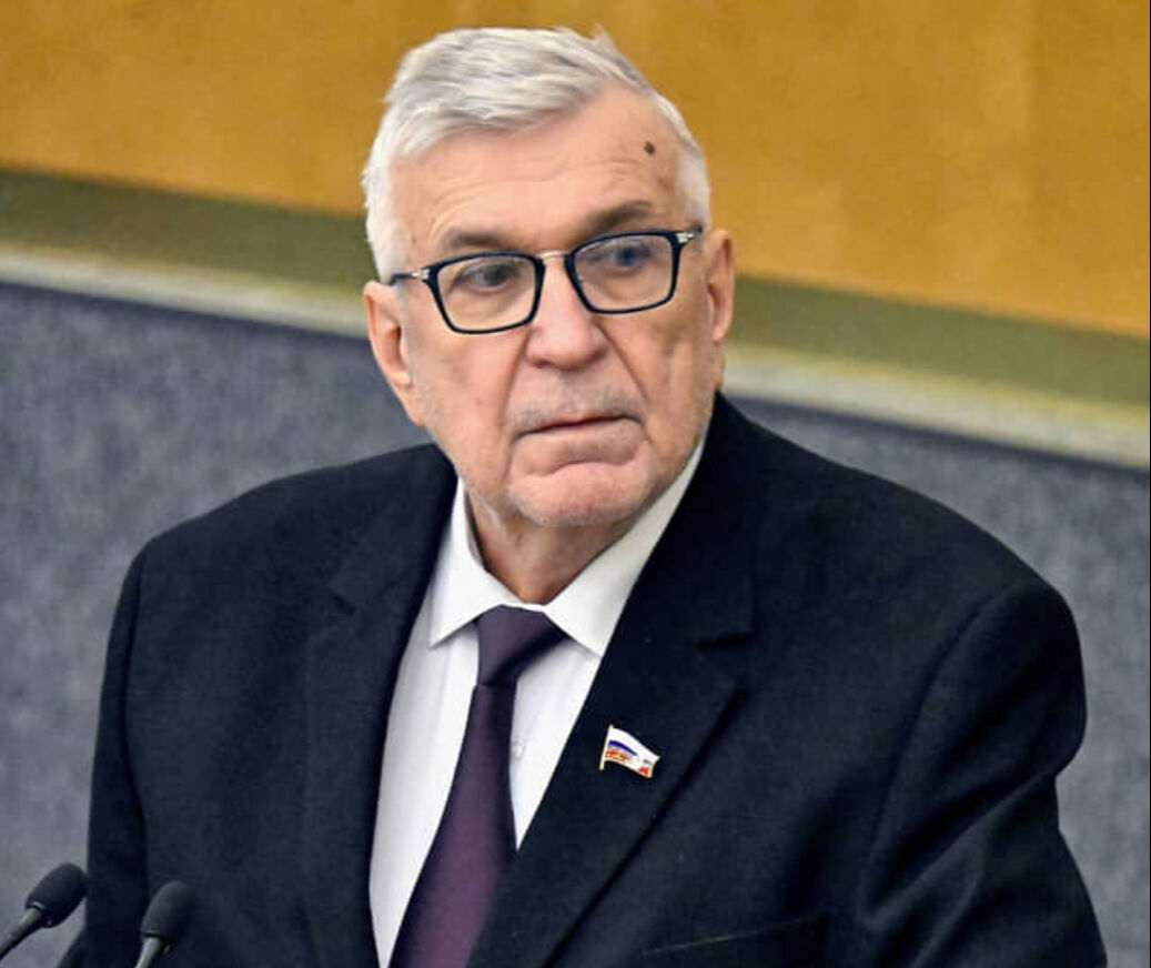 Rusya'da akılalmaz olay! Ölü milletvekilinin oyları kayda geçti Mecliste akılalmaz olay! Rus milletvekili ölümünden sonra 11 kez oy kullandı - 1. Resim