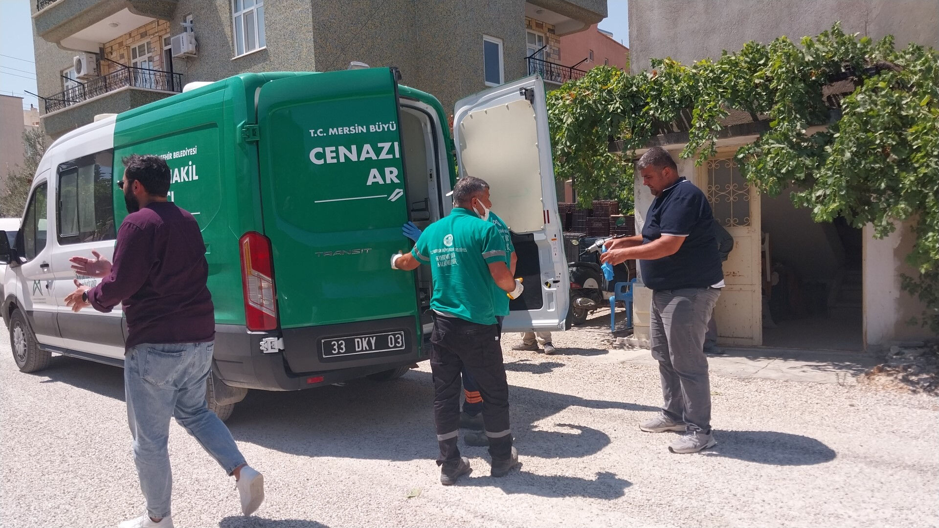 Mersin'de kan donduran cinayet: Annesini defalarca bıçaklayıp boğazını kesti Mersin'de kan donduran cinayet: Annesini defalarca bıçaklayıp boğazını kesti - 2. Resim