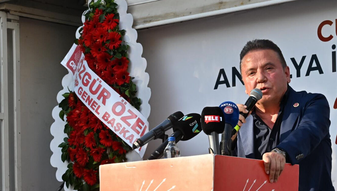 Muhittin Böcek hasta mı, neden hastaneye kaldırıldı? Antalya Belediye Başkanı Muhittin Böcek'in sağlık durumu merak ediliyor Muhittin Böcek hasta mı, neden hastaneye kaldırıldı? Antalya Belediye Başkanı Muhittin Böcek'in sağlık durumu merak ediliyor - 1. Resim